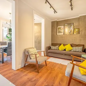 Apartment Guestready - Lemon House With Private Garden, Lisbon