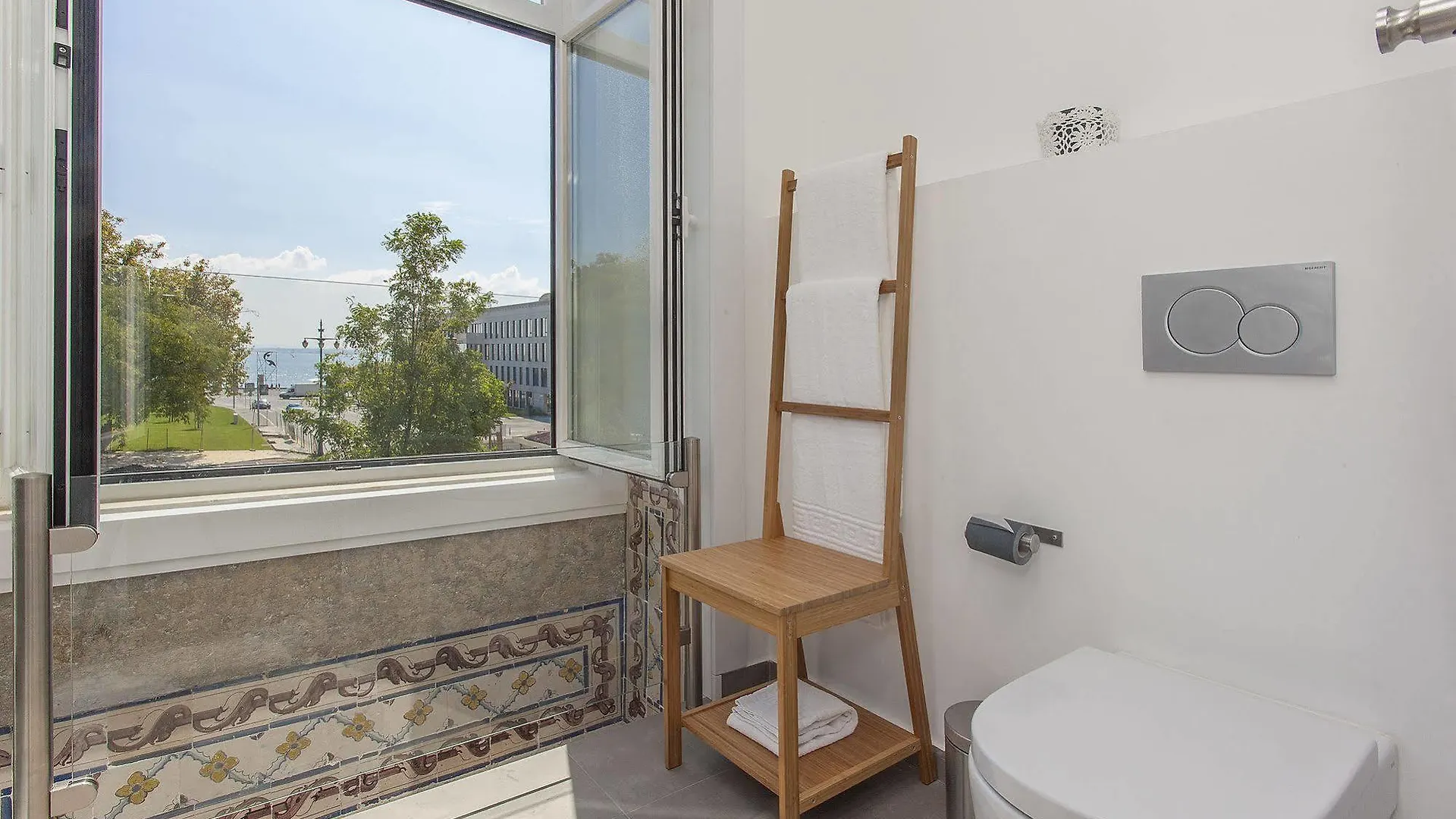 Lisbon Old Town Guest House
